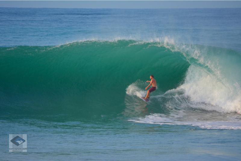 Punta chivo surf Camp in Salina Cruz, Oaxaca, Mexiko. 
Schauen  Sie jetzt vorbei www.puntachivosurfcamp.com
Weltklasse rechte Wellen, 15 verschiedene Strände, keine Menschenmassen, keine Neoprenanzüge. Ohne Frage Welche der besten Wellen auf  der ganzen